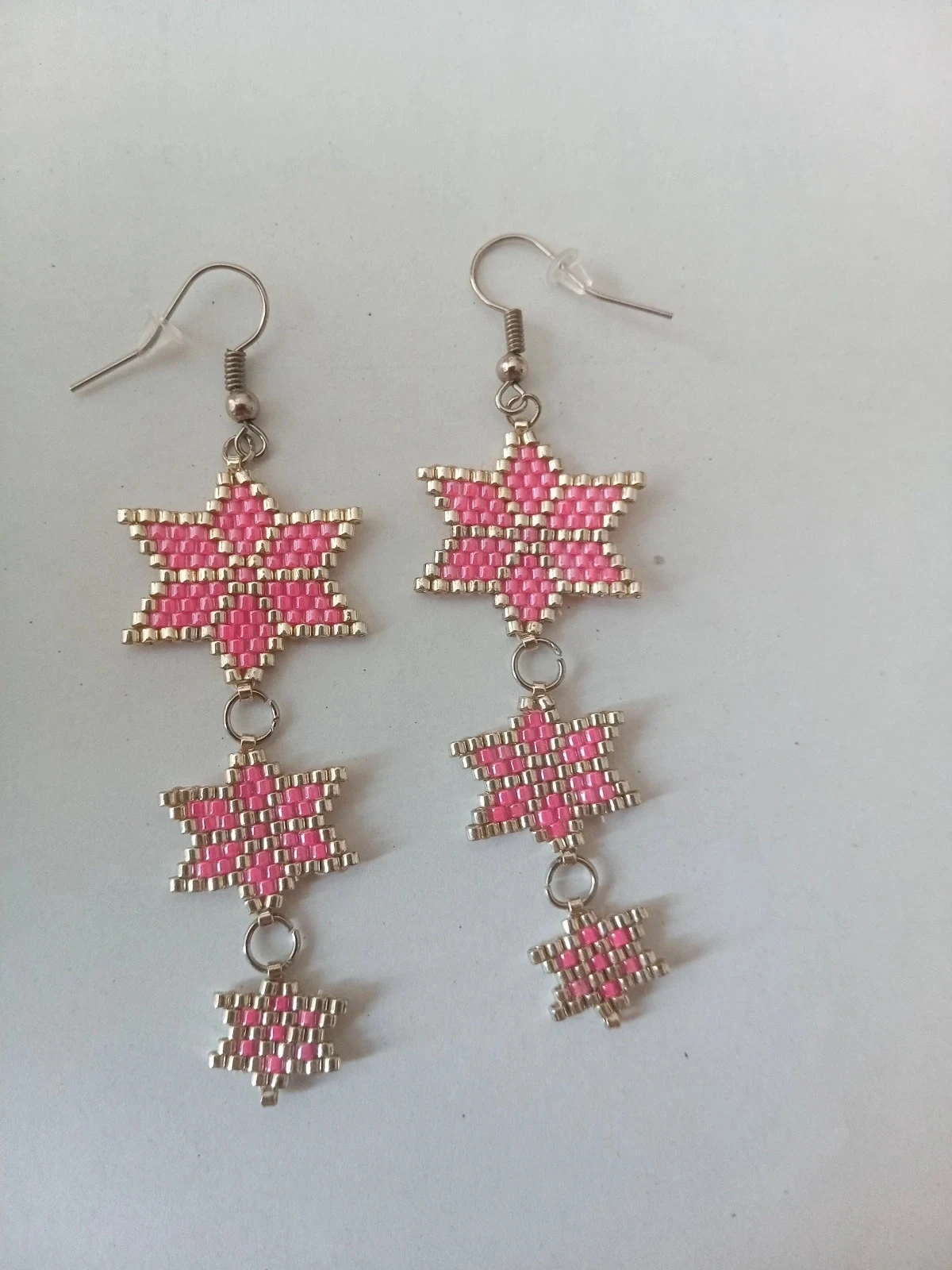boucles d'oreilles étoiles roses et argenté en perles miyuki delica